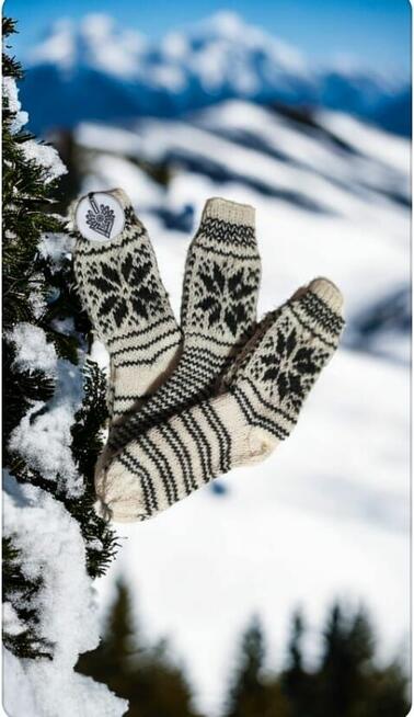 Swetry wełniane góralskie, skarpety, rękawice, czapki