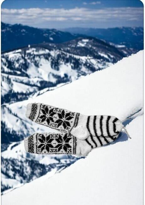 Swetry wełniane góralskie, skarpety, rękawice, czapki