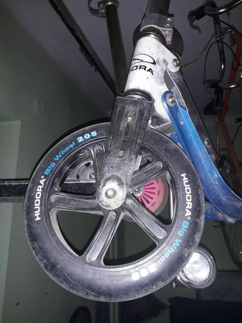 Hulajnoga na dużych kółkach