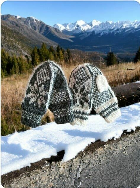 Swetry wełniane góralskie, skarpety, rękawice, czapki