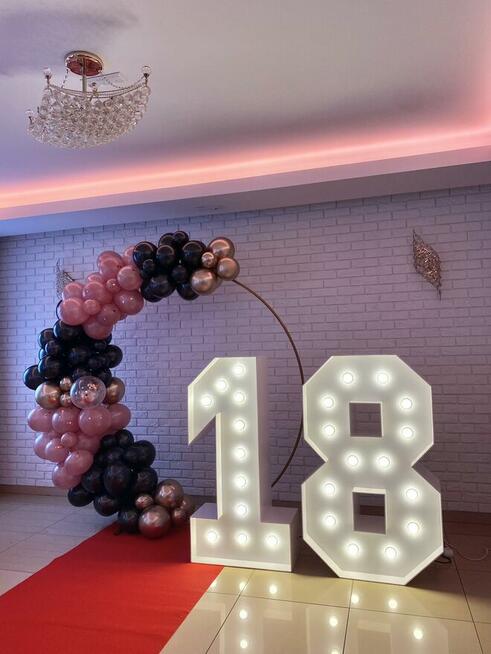 Dekoracje balonowe na imprezy, 18 urodziny