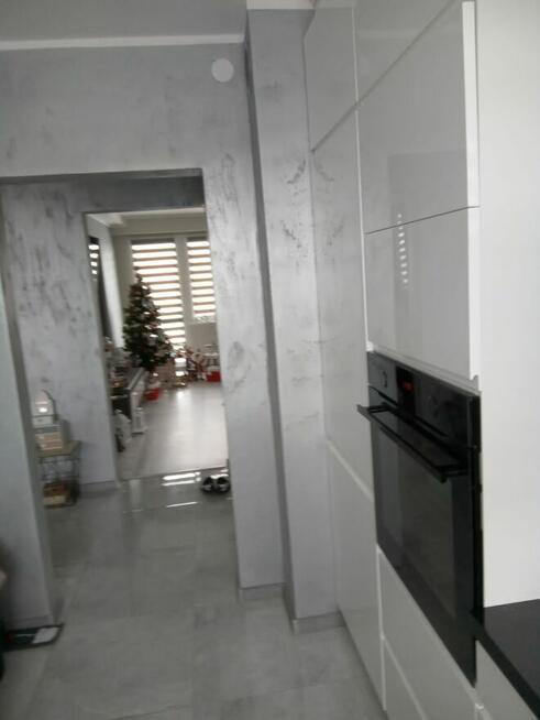 Sprzedam mieszkanie w bloku 61m ,3 pokoje .Cena 445 000 tyś.