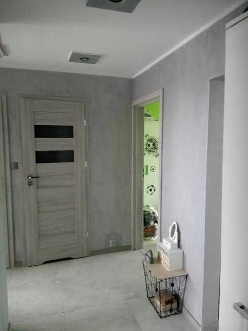 Sprzedam mieszkanie w bloku 61m ,3 pokoje .Cena 445 000 tyś.