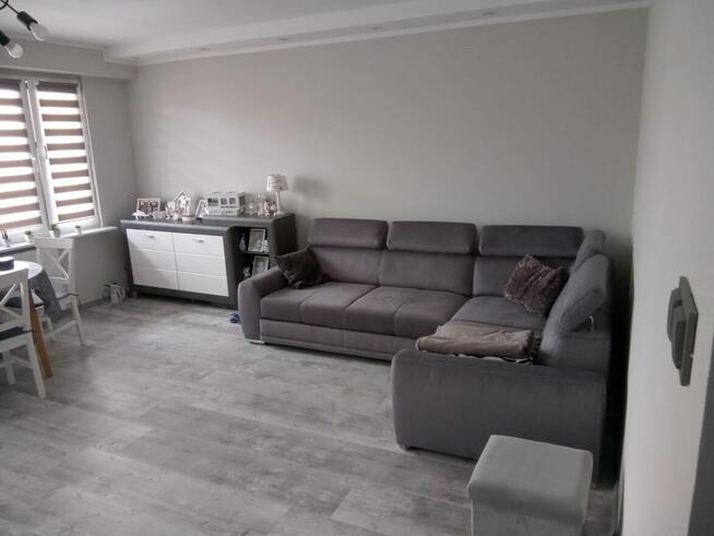 Sprzedam mieszkanie w bloku 61m ,3 pokoje .Cena 445 000 tyś.