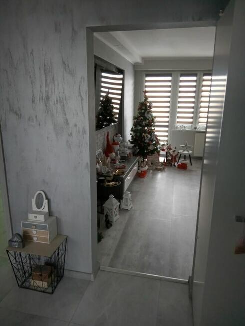 Sprzedam mieszkanie w bloku 61m ,3 pokoje .Cena 445 000 tyś.