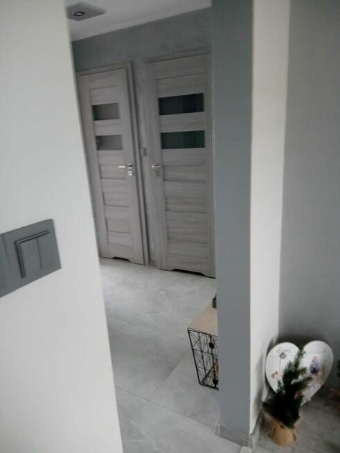 Sprzedam mieszkanie w bloku 61m ,3 pokoje .Cena 445 000 tyś.