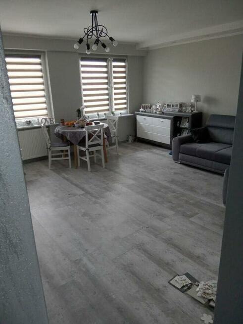 Sprzedam mieszkanie w bloku 61m ,3 pokoje .Cena 445 000 tyś.