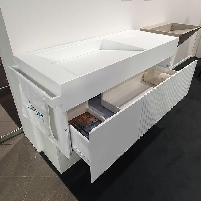 Szafka łazienkowa ze zintegrowana umywalką (solid surface)