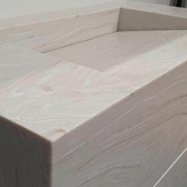 Szafka łazienkowa ze zintegrowaną umywalką liniową na wymiar