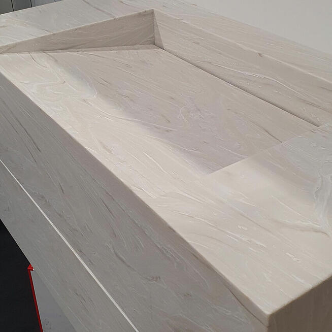 Szafka łazienkowa ze zintegrowaną umywalką liniową na wymiar