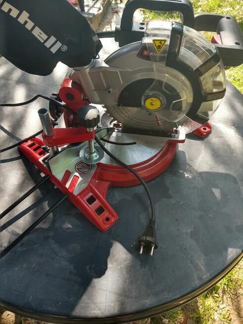 Pilarka tarczowa ukosnica krajzega przecinarka.