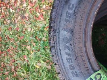 Opony zimowe Pirelli 205/70R 15C (nowe)
