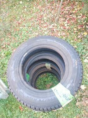 Opony zimowe Pirelli 205/70R 15C (nowe)