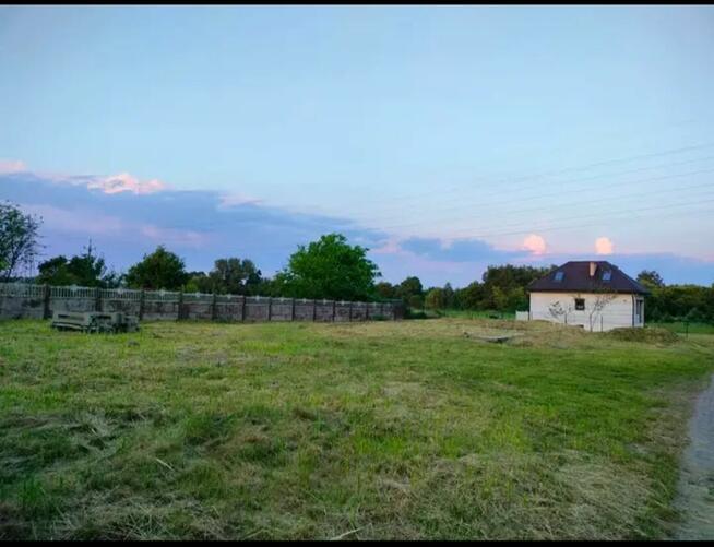 Sprzedam działkę 855 m2 z rozpoczętą budową