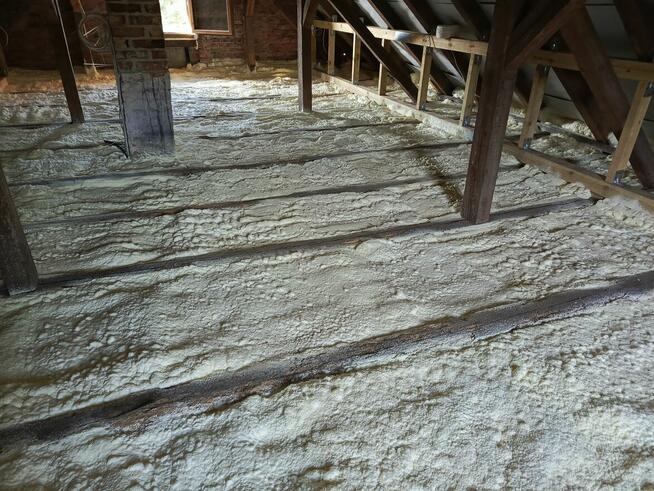 Izolacje Natryskowe, Ocieplanie pianą PUR