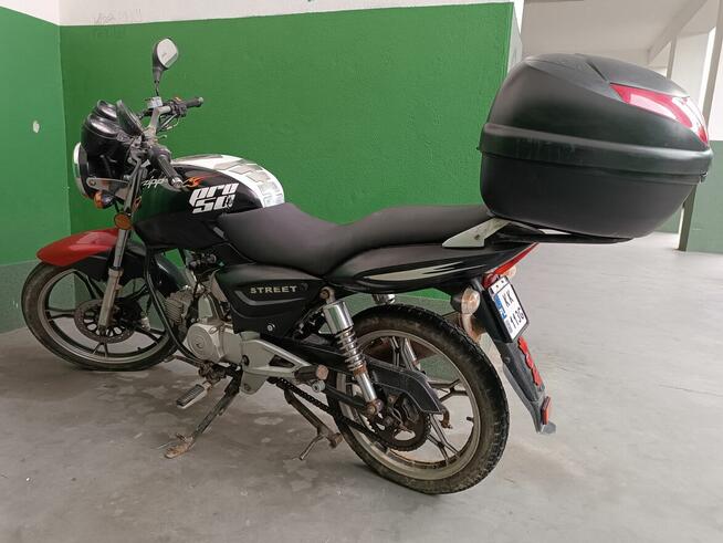 motorower marki Yamasaki YM50-8, z silnikiem 80cm3