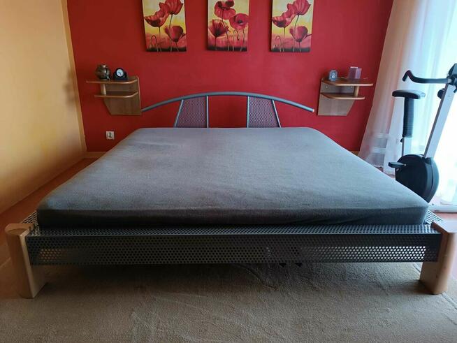 Łóżko metalowe 200x200 ze stelarzem plus materac gratis .