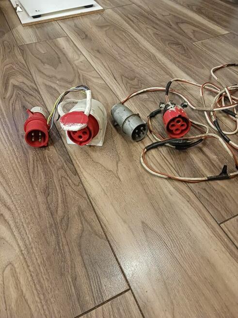 Gniazda na 380 V wysyłka gratis !!!!