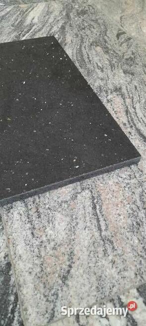 Konglomerat kwarcowy NEGRO LUCIENTE 60x30x2 mat