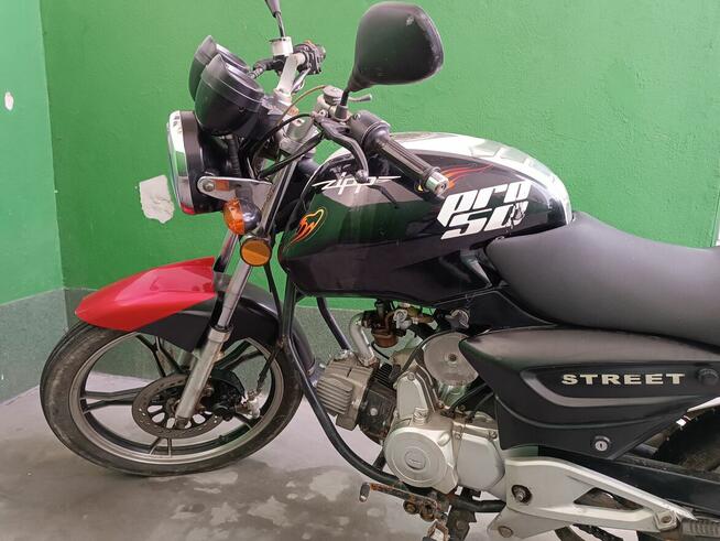 motorower marki Yamasaki YM50-8, z silnikiem 80cm3