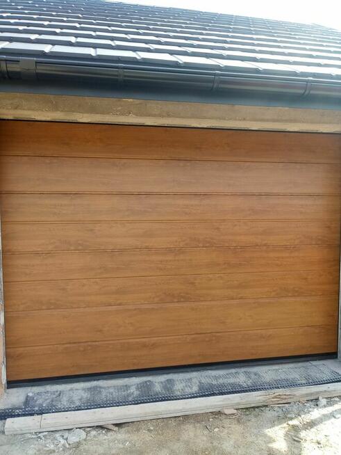 Brama garażowa segmentowa orzech 5000x2480
