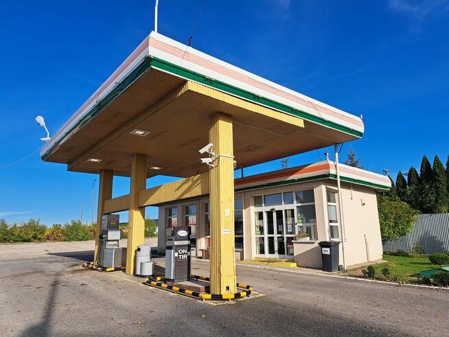 Na sprzedaż stacja paliw na działce 15,35 ar Ożarów