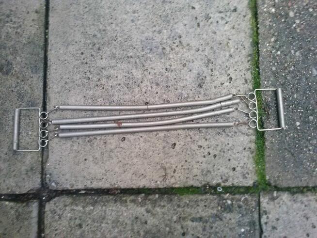 Sprężyny do rozciągania, 35 zł.