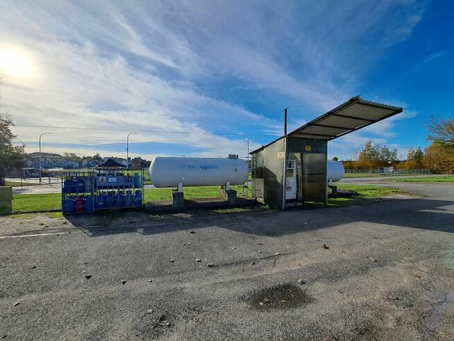 Na sprzedaż stacja paliw na działce 15,35 ar Ożarów