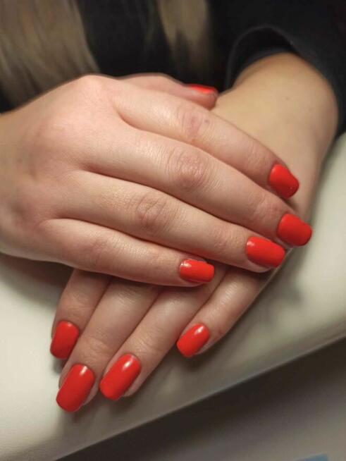 Paznokcie hybrydowe i pedicure