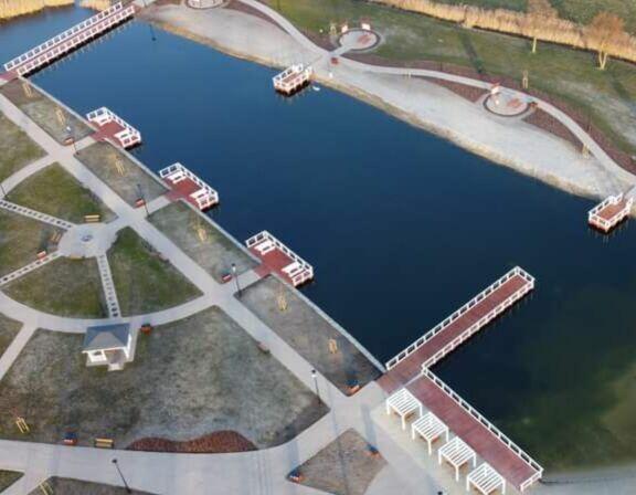 Pomosty drewniane stałe na palach wbijanych w dno producent