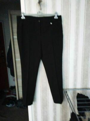sprzedam nowe czarne spodnie w kant