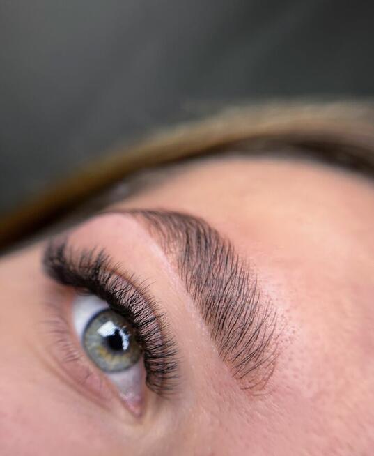 Stylizacja brwi i lifting rzęs /Sosnowiec