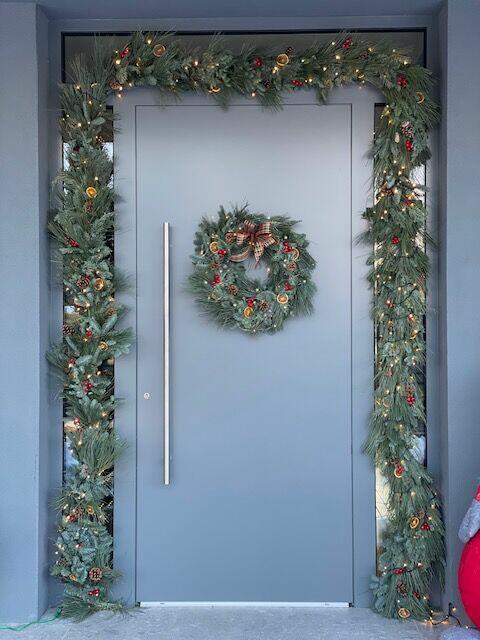 Dekoracje świąteczne do biura, ubieranie choinek Warszawa