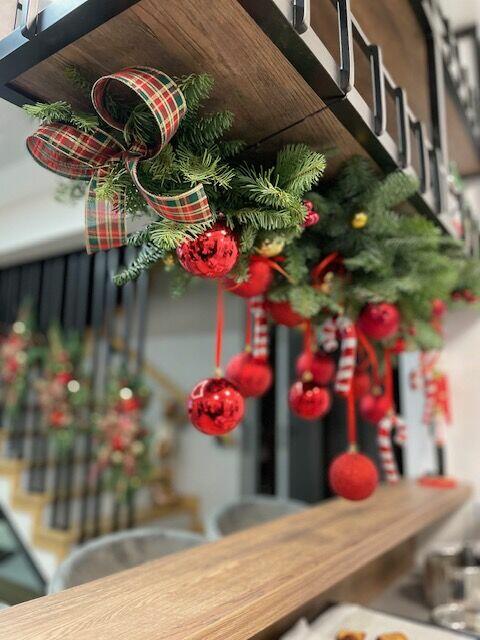 Dekoracje świąteczne do biura, ubieranie choinek Warszawa