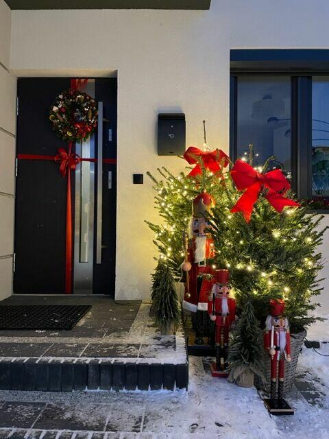 Dekoracje świąteczne do biura, ubieranie choinek Warszawa