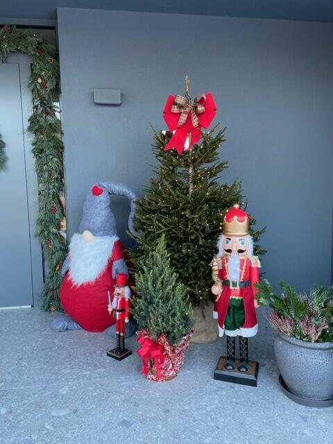 Dekoracje świąteczne do biura, ubieranie choinek Warszawa