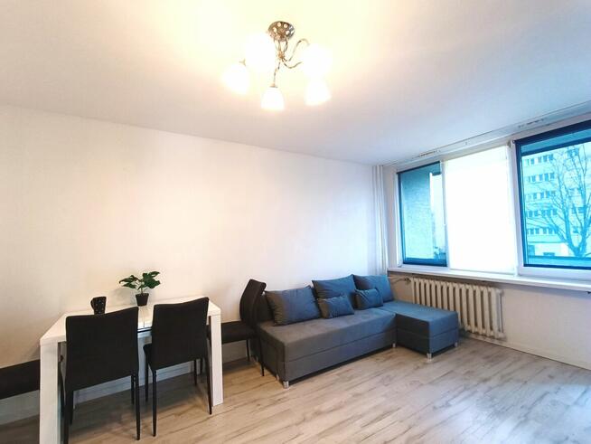 Wynajmę 3 pokojowe mieszkanie, balkon, Metro