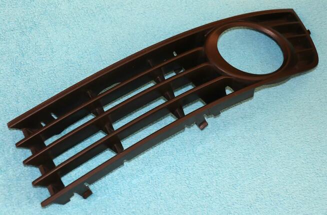 Kratka zderzaka lewa AUDI 8E0 807 681 AUDI A4 B6