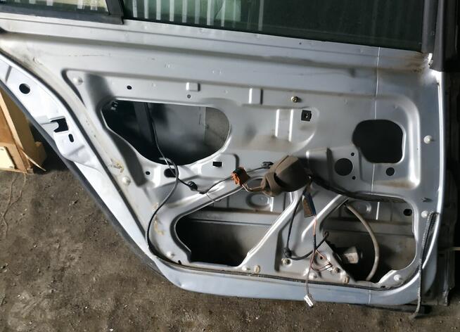 drzwi lewe tylne do Laguny 2 kombi, kolor TEB64