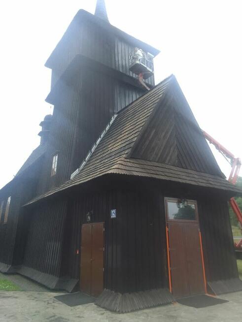 Malowanie dachów pokrytych dachówką, blachą, gontem.