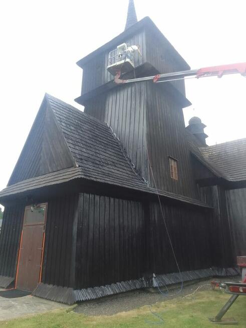 Malowanie dachów pokrytych dachówką, blachą, gontem.