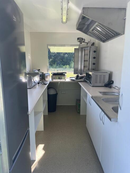 Przyczepa gastronomiczna 3,5m NOWA