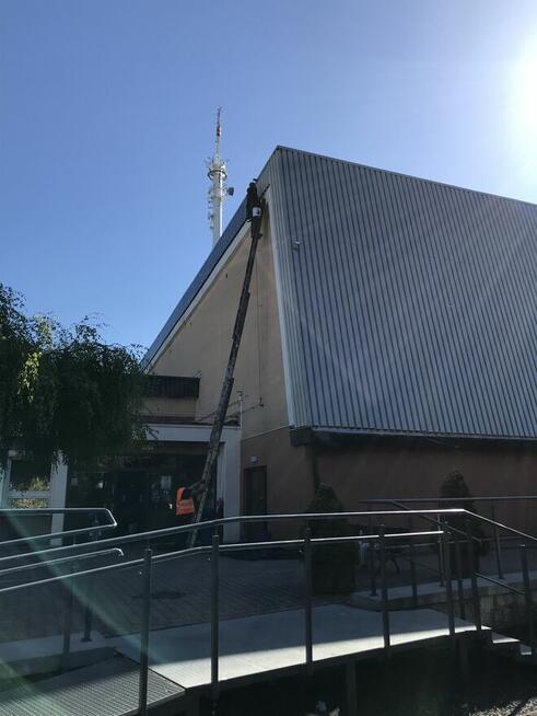 Malowanie dachów pokrytych dachówką, blachą, gontem.