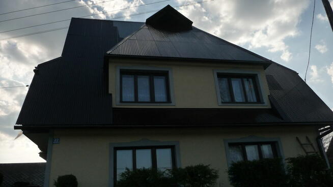 Malowanie dachów pokrytych dachówką, blachą, gontem.