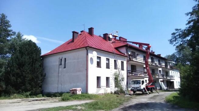 Malowanie dachów pokrytych dachówką, blachą, gontem.