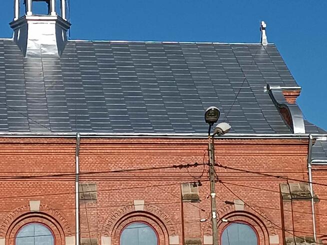 Malowanie dachów pokrytych dachówką, blachą, gontem.