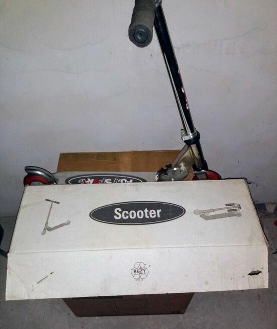 Hulajnoga uniwersalna dla dorosłych i dzieci.