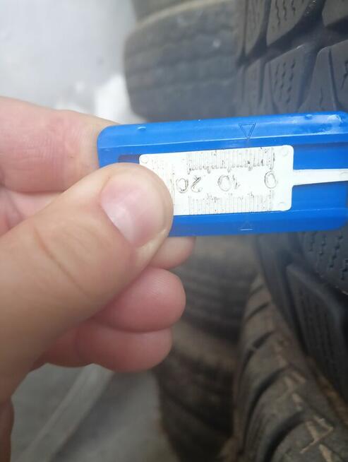 Opony zimowe 235 60 17 Bridgestone