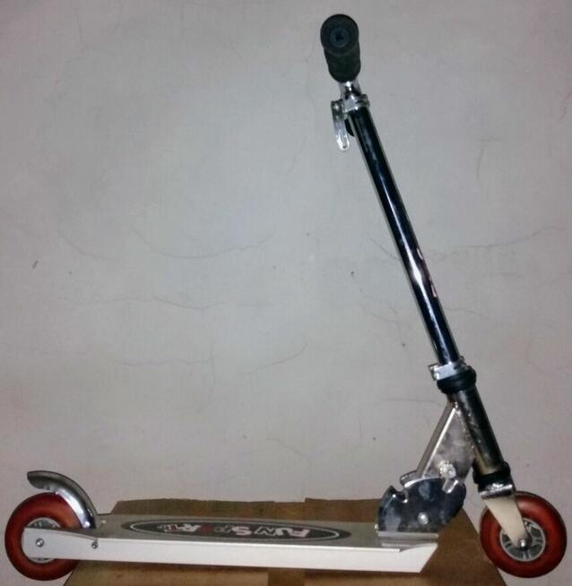 Hulajnoga uniwersalna dla dorosłych i dzieci.