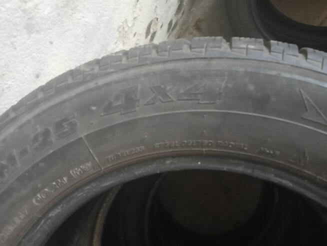 Opony zimowe 235 60 17 Bridgestone